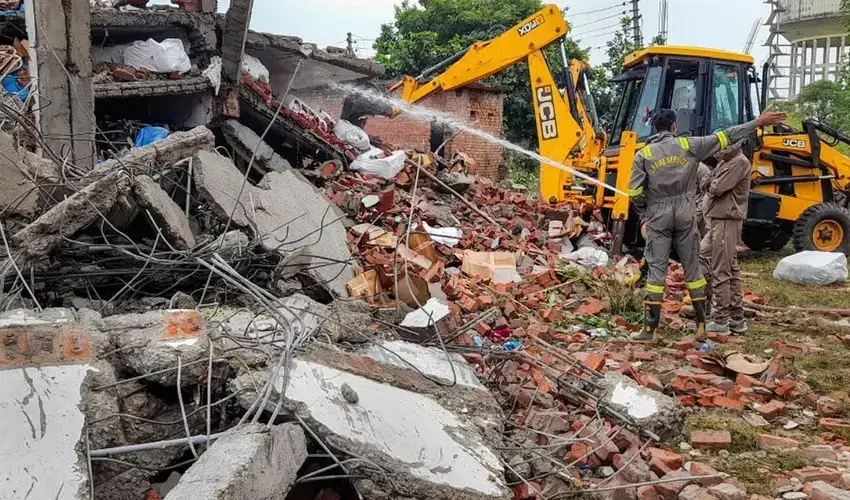 Big explosion in soap making factory in Meerut Big explosion in soap making factory in Meerut