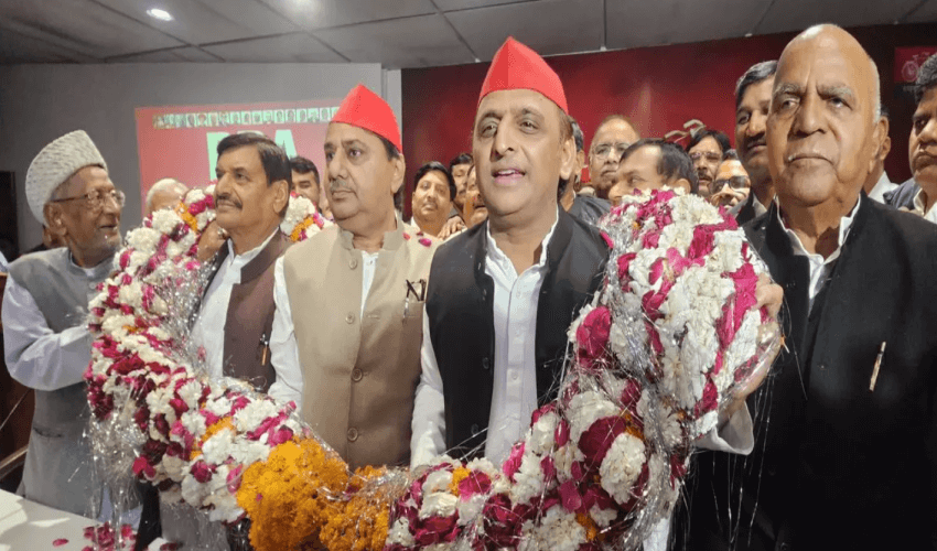 BSP leader Guddu Jamali joins Samajwadi Party BSP leader Guddu Jamali joins Samajwadi Party